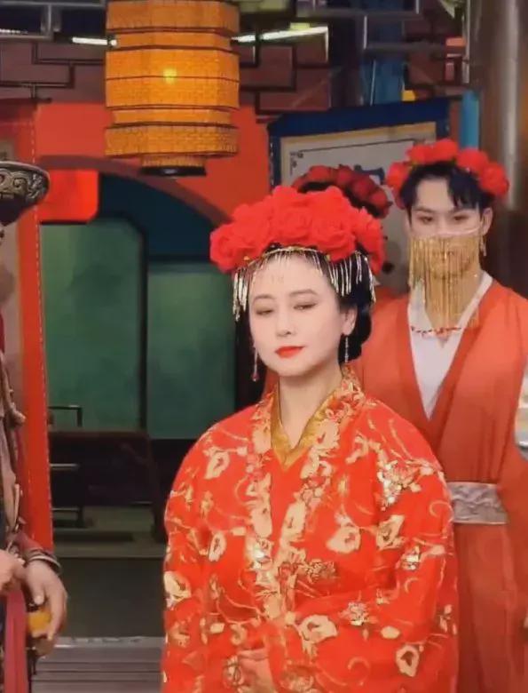 永隆配资 知情人爆料翁虹景区商演收入！一天好几万，网友：比牛马舒服多了